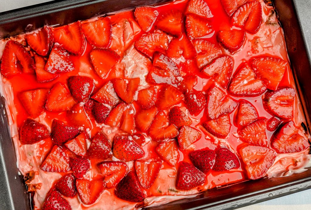 strawberry pretzel delight in pan