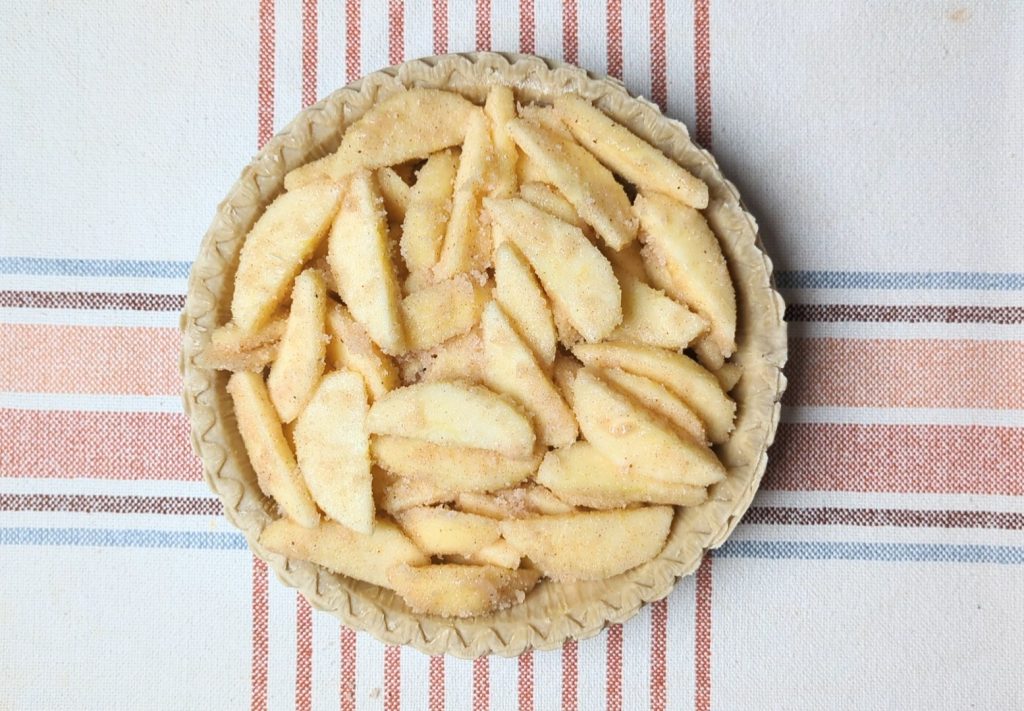 apples in pie crust