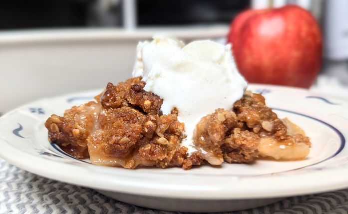 Apple peanut crunch with ice cream