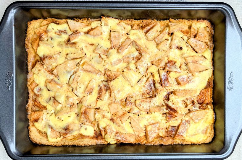 apple cinnamon kuchen in pan