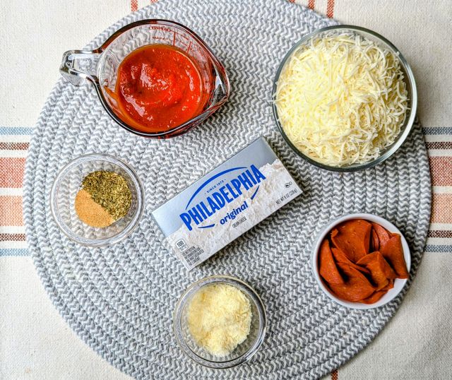 pepperoni pizza dip ingredients