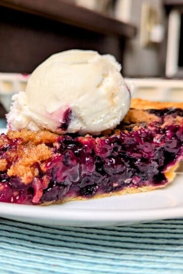 pie on plate