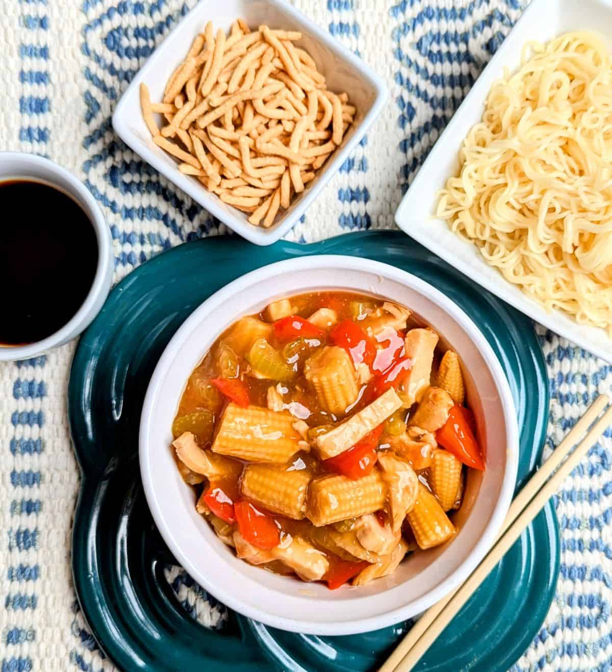 cantonese chicken with noodles and sauce