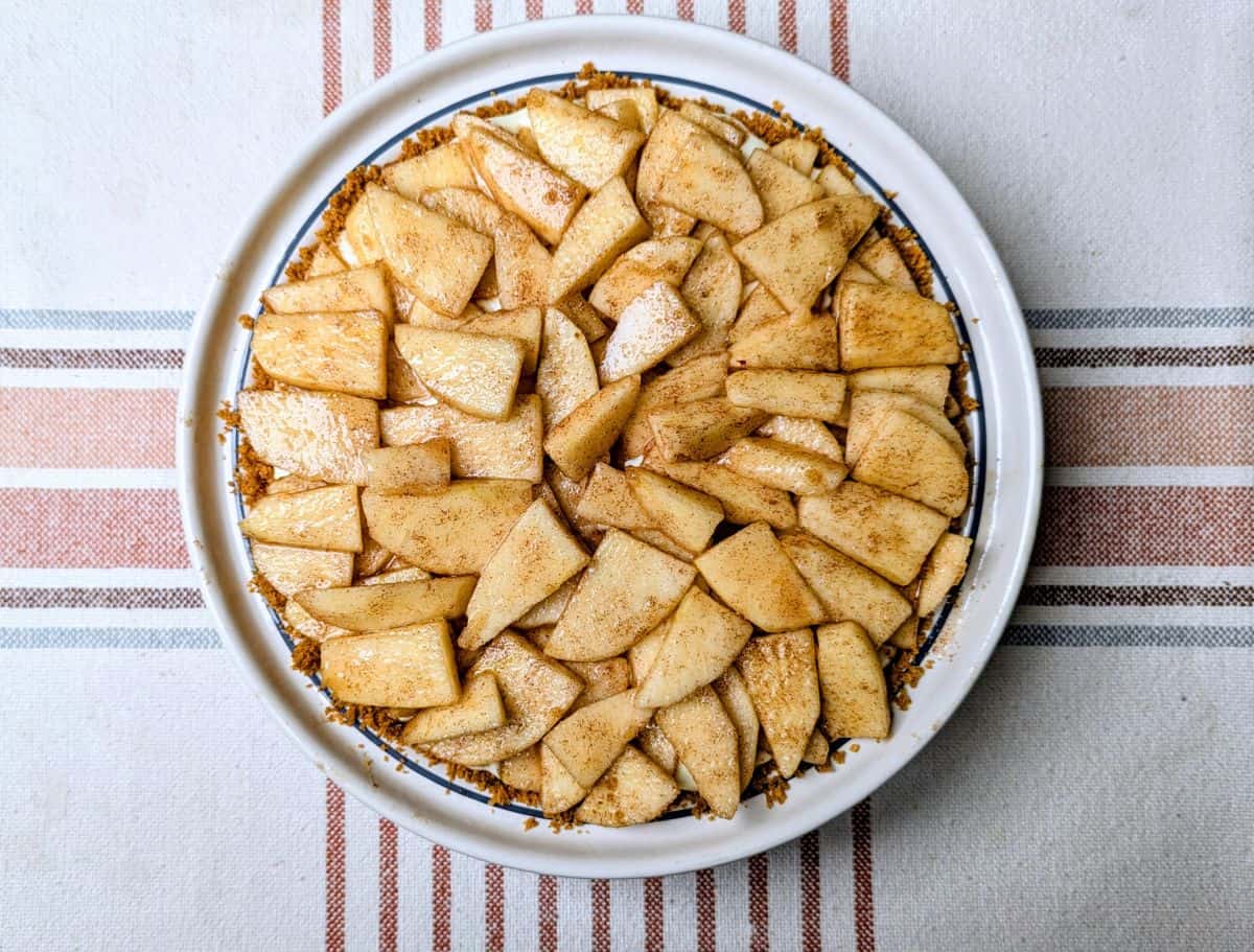 apples arranged over cheese layer