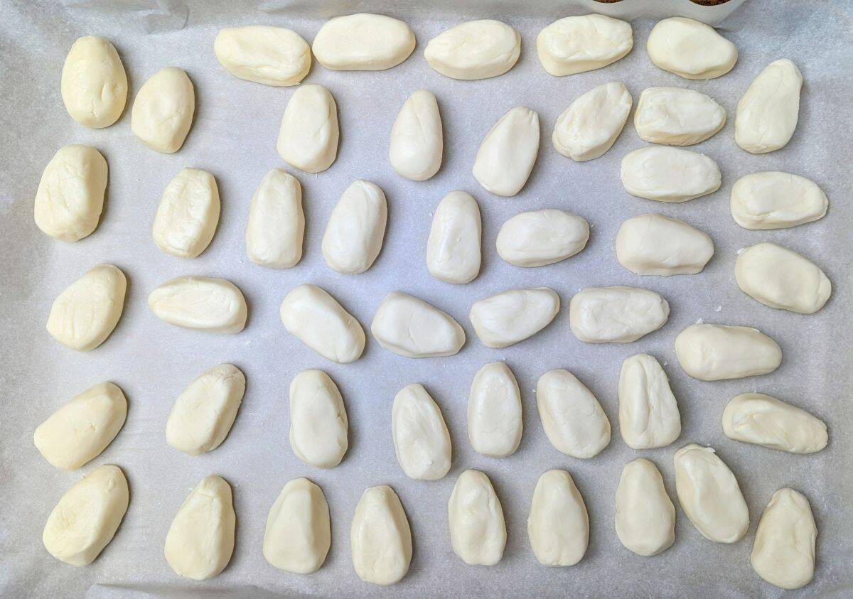 eggs on pan for fridge