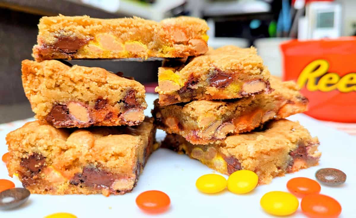 peanut butter chocolate chip cookie bars
