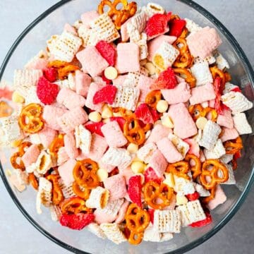 strawberry puppy chow