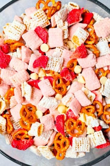 strawberry puppy chow