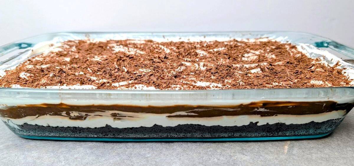oreo lasagna recipe from the side in dish