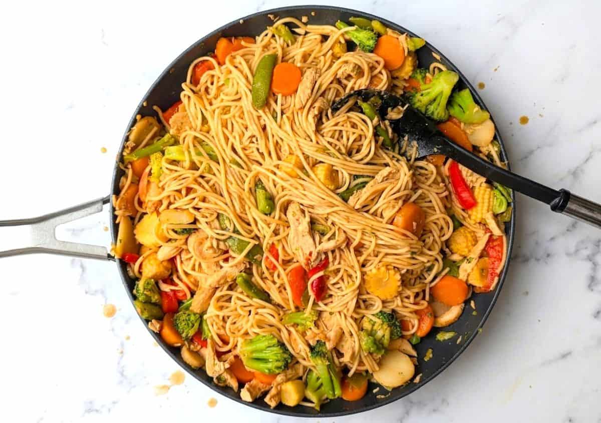 easy chicken lo mein recipe mixed in skillet