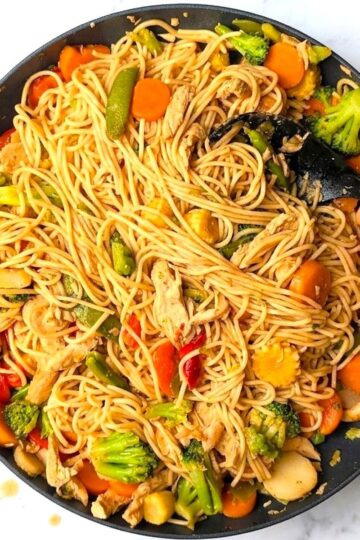 easy chicken lo mein recipe mixed in skillet