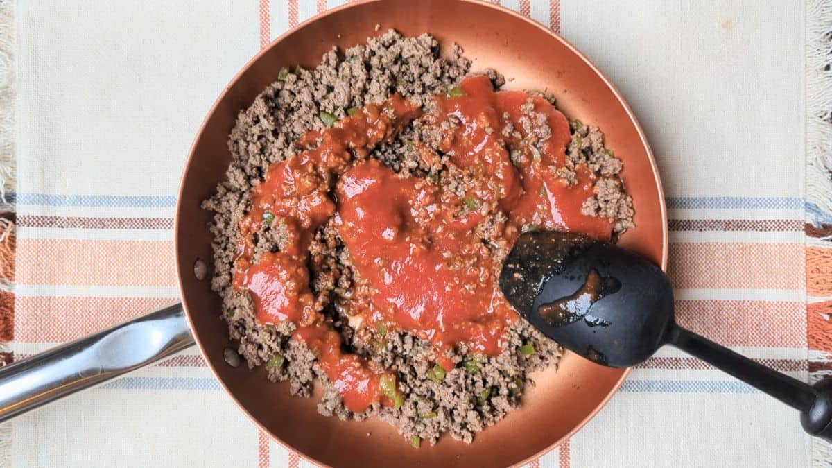 mixing sauce and beef