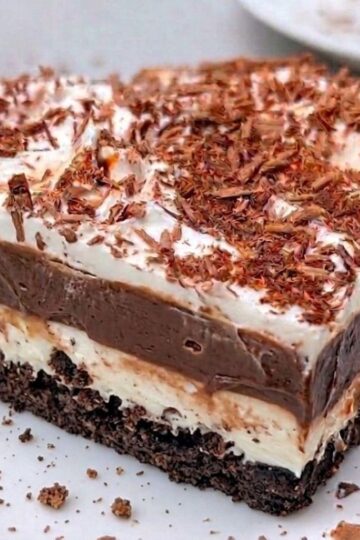 oreo lasagna serving on plate