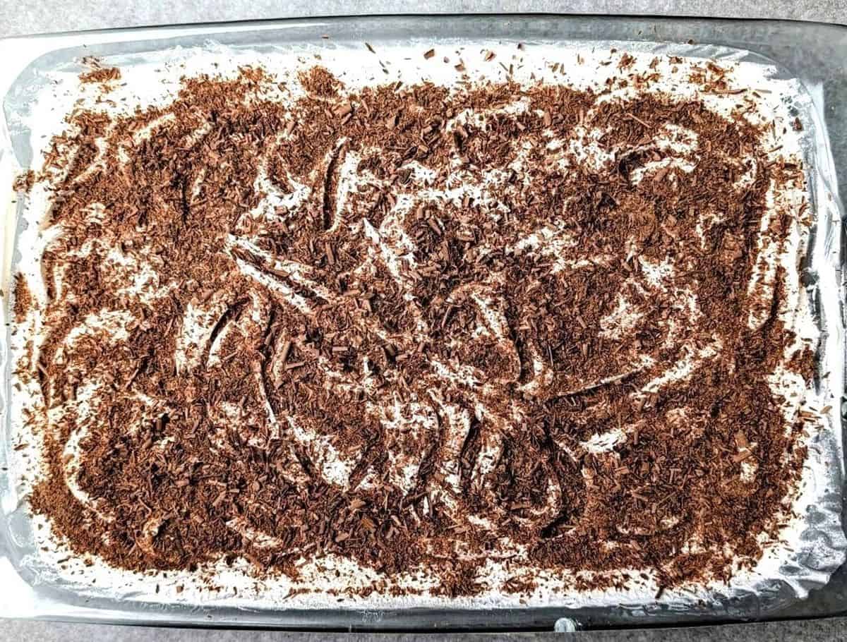 oreo lasagna with shaved chocolate on top