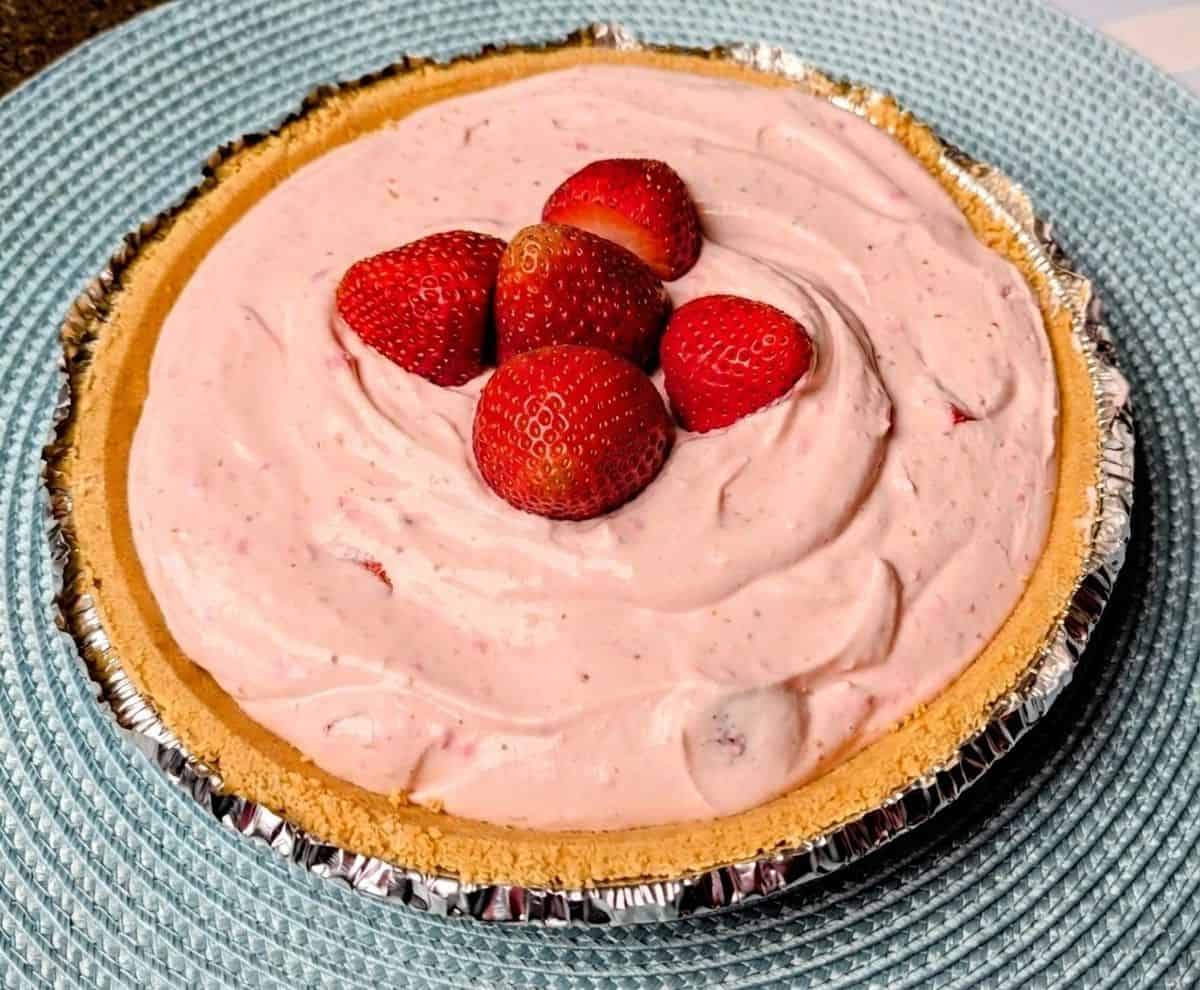 whole strawberry cream pie