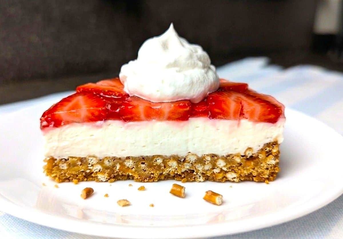 strawberry pretzel delight slice