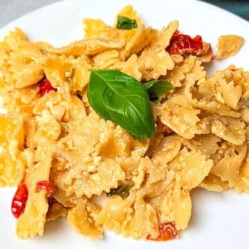 tiktiok feta pasta on plate