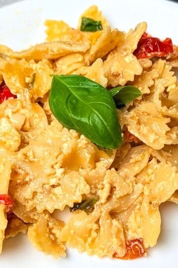 tiktiok feta pasta on plate