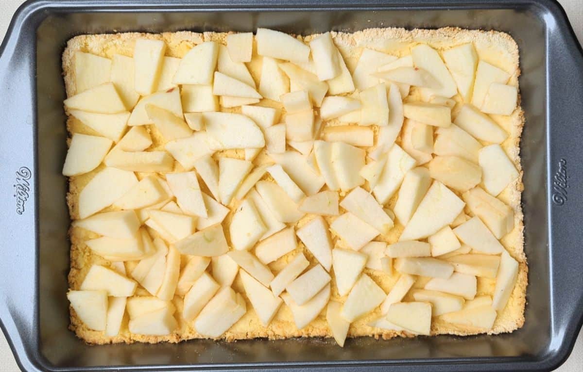 sliced apples placed on top of crust