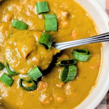 slow cooker recipe for split pea and ham soup serving in bowl